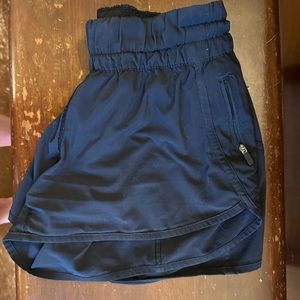 Lululemon Tracker Shorts v 4”